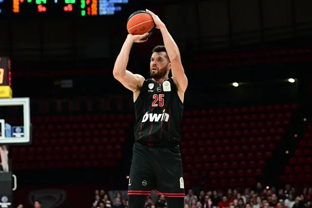 Ολυμπιακός – Περιστέρι Betsson 94-71: Ο Πίτερς άγγιξε την 30άρα και οι ερυθρόλευκοι συνέχισαν αήττητοι