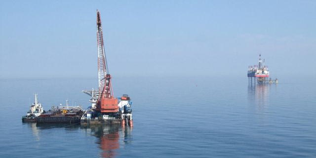 Ουκρανικό πλήγμα σε τρεις πλατφόρμες της Lukoil στην Κασπία
