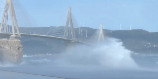 Θυελλώδεις άνεμοι “σαρώνουν” την Αχαΐα – Έκτακτες κυκλοφοριακές ρυθμίσεις στη γέφυρα Ρίου– Αντιρρίου