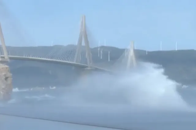 Θυελλώδεις άνεμοι “σαρώνουν” την Αχαΐα – Έκτακτες κυκλοφοριακές ρυθμίσεις στη γέφυρα Ρίου– Αντιρρίου