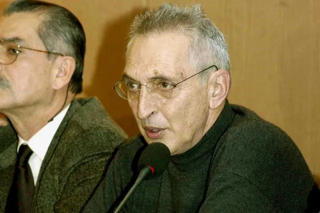 Πέθανε ο καθηγητής πολιτικής θεωρίας Γιώργος Ρούσης