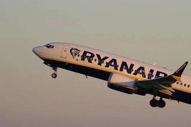 Ryanair: Η κόντρα με τον Μασκ αύξησε τις κρατήσεις και επανεξετάζει το WiFi στον αέρα