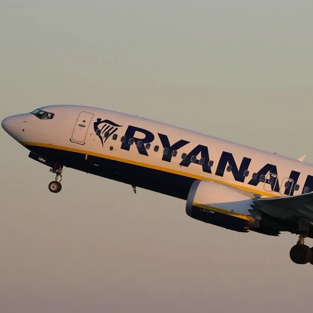 Ryanair για Fraport: Λειτουργεί ως μονοπώλιο – Έχει κάνει την ελληνική αεροπορία μη ανταγωνιστική