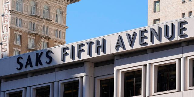Saks Global: Αίτηση πτώχευσης για την αυτοκρατορία της πολυτελούς μόδας
