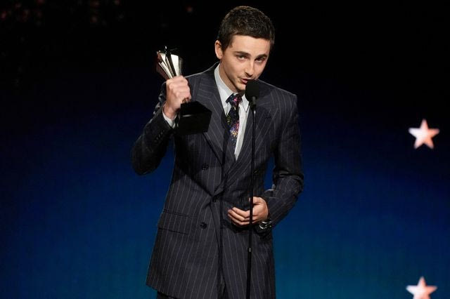 Η βράβευση του Τιμοτέ Σαλαμέ στα Critics Choice