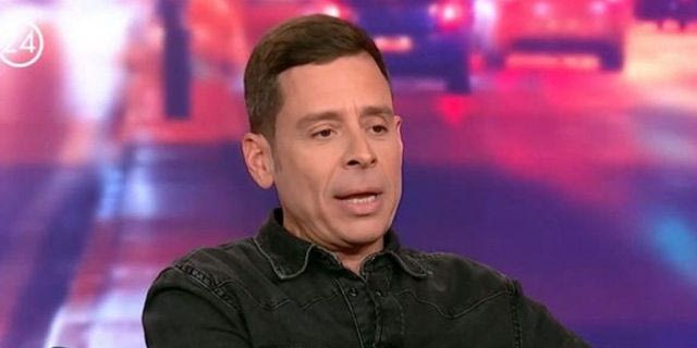 Γιάννης Σαρακατσάνης: “Η απιστία δεν είναι τόσο κακή όσο νομίζουμε”