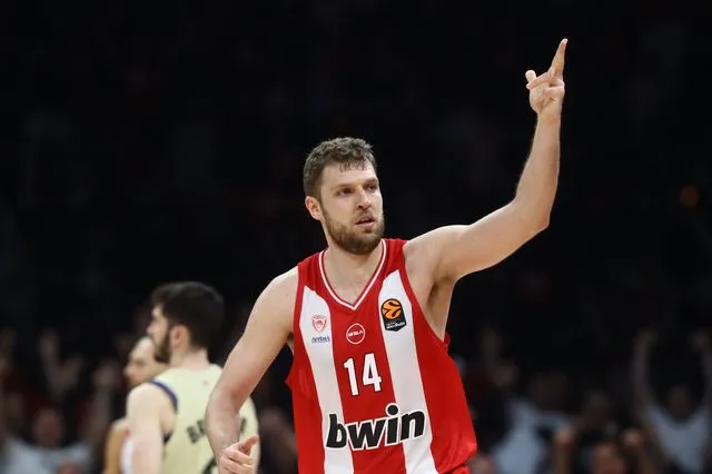 Ολυμπιακός: Η ερυθρόλευκη “καλημέρα” και η όμορφη κίνηση του Βεζένκοβ