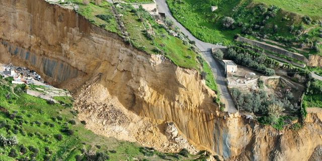 Σικελία: Σε εξέλιξη το κατολισθητικό φαινόμενο στη Νισέμι – Επίσκεψη Μελόνι με ελικόπτερο