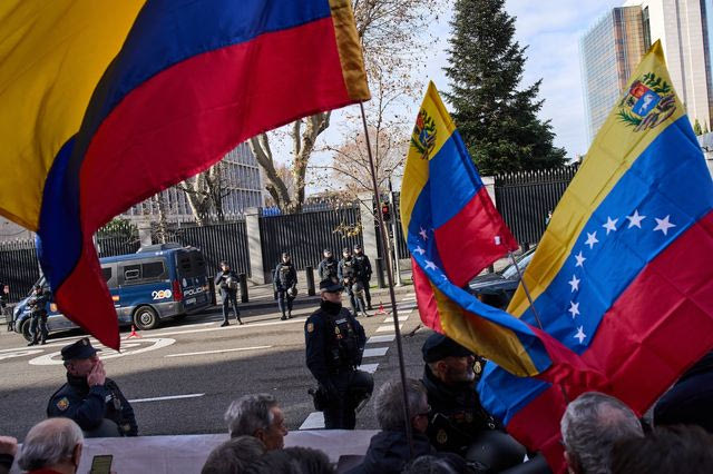 Η Βενεζουέλα άρχισε να αποφυλακίζει Αμερικανούς