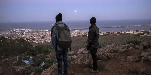 Ισπανία: Πώς θα νομιμοποιηθούν άμεσα 500.000 παράτυποι μετανάστες