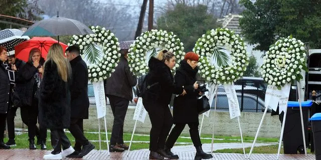 “Βιολάντα”: Συγκίνηση στο τελευταίο αντίο στη Σταυρούλα Μπουκουβάλα