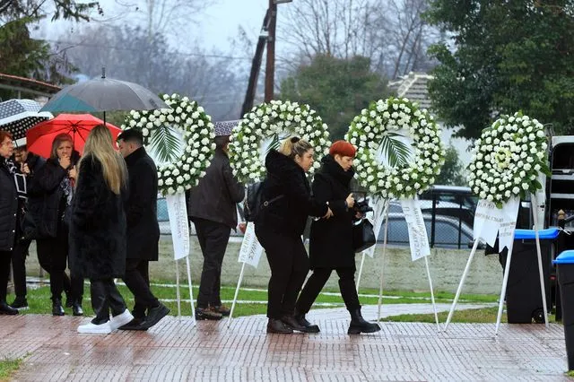 “Βιολάντα”: Συγκίνηση στο τελευταίο αντίο στην Σ. Μπουκουβάλα και την Α. Νάσιου