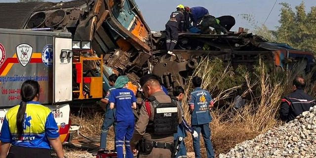 Τραγωδία στην Ταϊλάνδη: Γερανός κατέρρευσε πάνω σε τρένο – Δεκάδες νεκροί