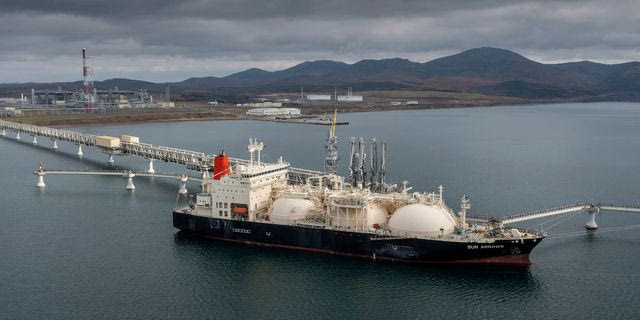 Ρωσικά πετρελαιοφόρα υπό κυρώσεις συνεχίζουν να διαπλέουν τη Μάγχη