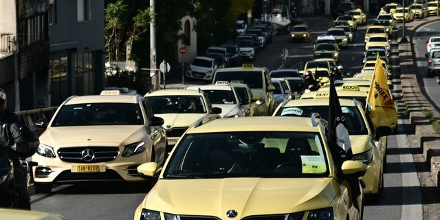 Απεργιακή συγκέντρωση και πορεία ταξί