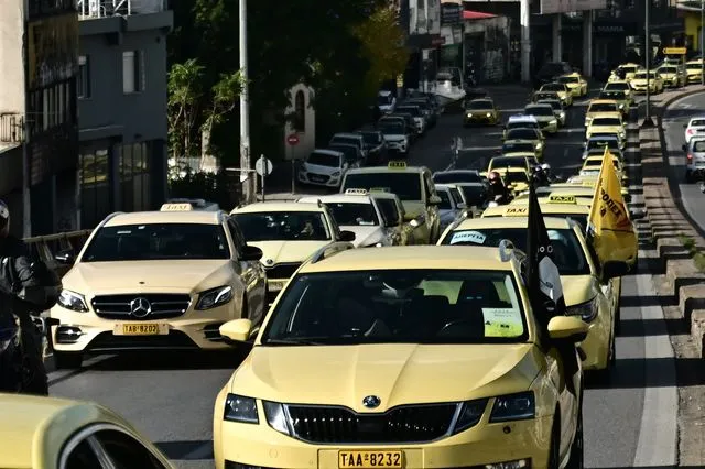 Απεργιακή συγκέντρωση και πορεία ταξί