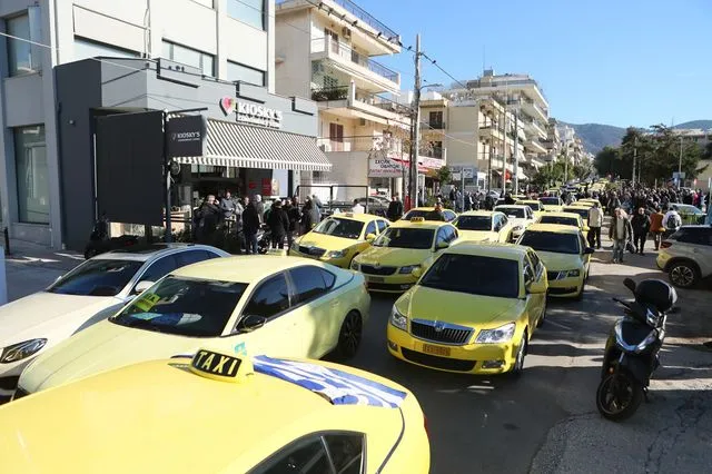 Χωρίς ταξί και σήμερα η χώρα