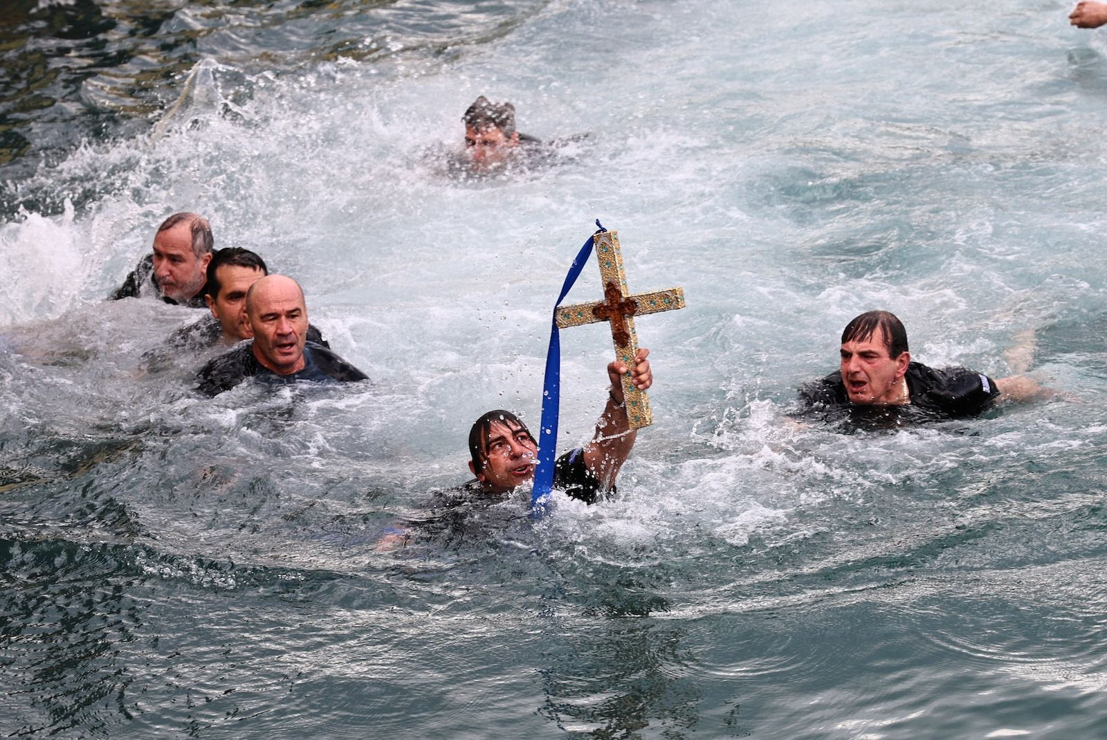 Θεοφάνια: Με λαμπρότητα ο Αγιασμός των Υδάτων σε όλη τη χώρα - Βίντεο, φωτογραφίες