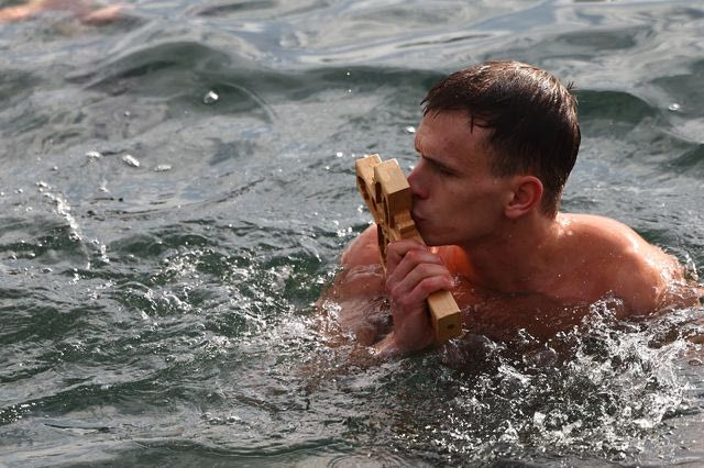 Epiphany Celebrations: Blessing of the Waters Held with Splendor Across Greece – Videos, Photos