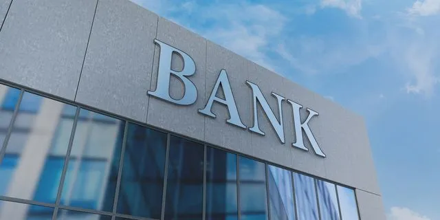 Τράπεζες: Ρίχνουν τα επιτόκια για στεγαστικά δάνεια