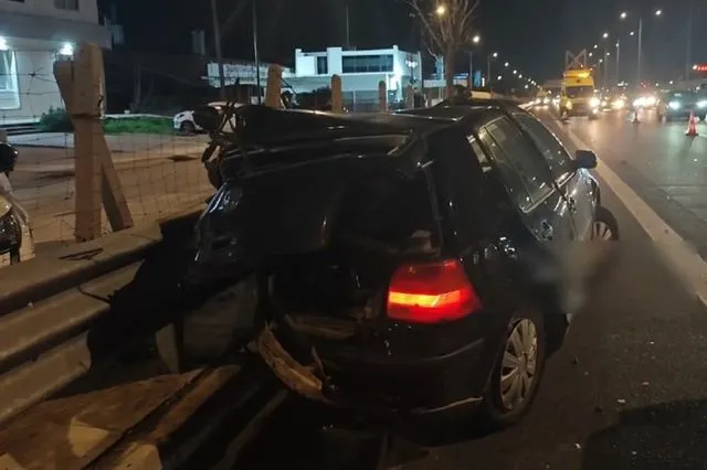 Τροχαίο με δύο τραυματίες στη γέφυρα της Βαρυμπόμπης