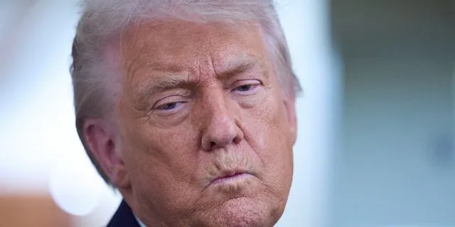 “Ξήλωμα”, “κίτρινη κάρτα” και ανακυβίστηση – Τι έκανε ο Τραμπ για την ένταση στη Μινεσότα