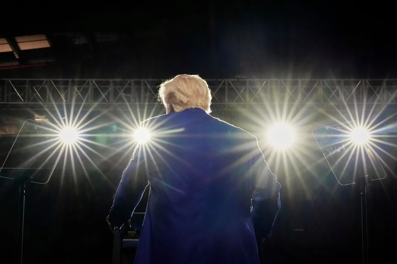 Το πολιτικό και ιδεολογικό πλαίσιο: Ο Τραμπ και ο νεοφασισμός