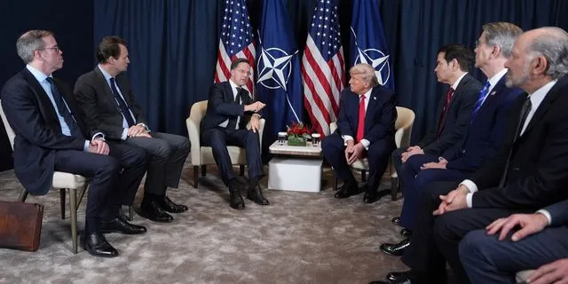 Ο Ντόναλντ Τραμπ και ο Μαρκ Ρούτε στο Νταβός