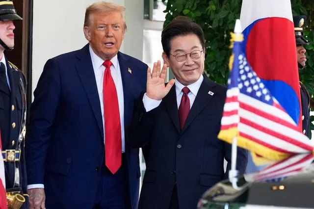 ΗΠΑ: Ο Τραμπ αυξάνει στο 25% τους δασμούς στην Νότια Κορέα