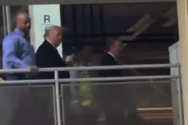 Ο Τραμπ σήκωσε το μεσαίο δάχτυλο σε εργάτη που τον προπηλάκιζε – Βίντεο
