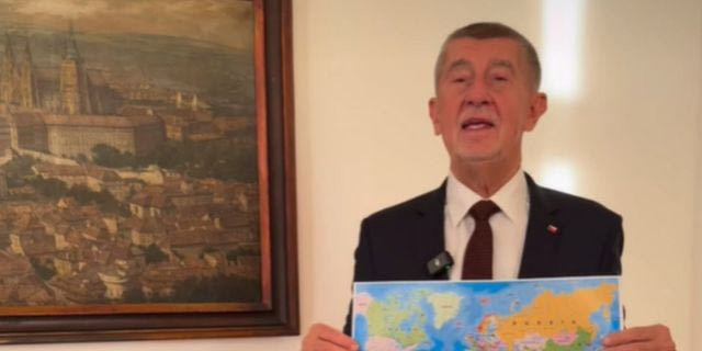 Viral ο Τσέχος πρωθυπουργός – Ξόδεψε 617€ σε υδρόγειο για να βρει τη Γροιλανδία