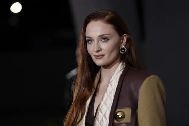 Η Σόφι Τέρνερ μεταμορφώθηκε σε Λάρα Κροφτ – Η πρώτη φωτογραφία