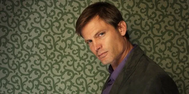 O Casper Van Dien