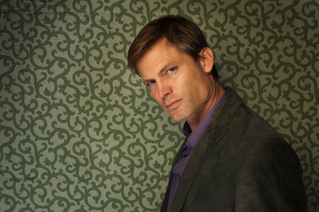 O Casper Van Dien