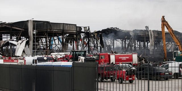 Η επόμενη ημέρα της πυρκαγιάς στην βιομηχανία μπισκότων "Βιολάντα" στα Τρίκαλα,