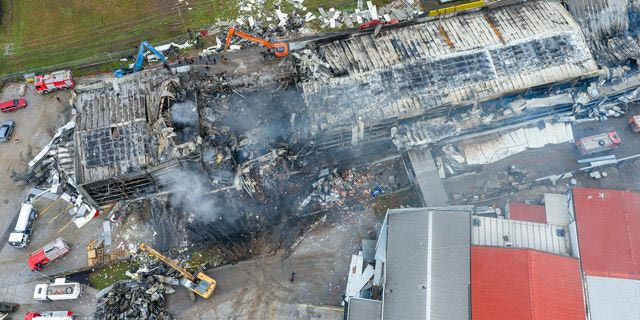 Φωτιά στο εργοστάσιο της "Βιολάντα" στα Τρίκαλα
