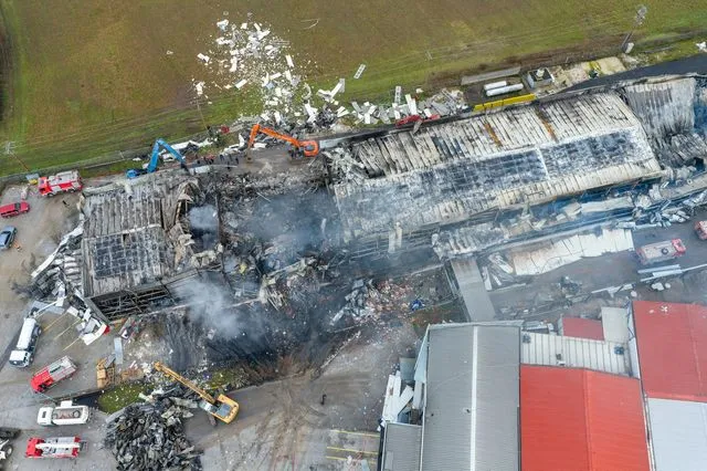 Φωτιά στο εργοστάσιο της "Βιολάντα" στα Τρίκαλα