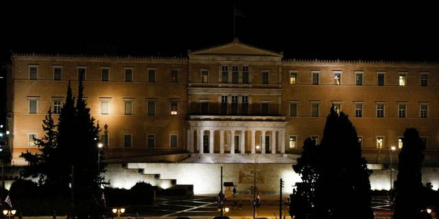 Φωταγωγήθηκε η Βουλή στη Μνήμη του Ολοκαυτώματος