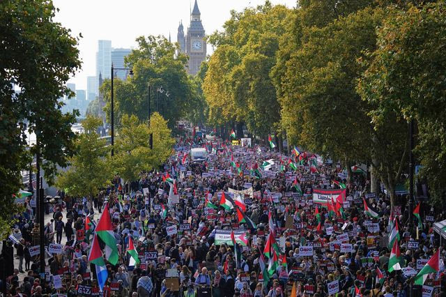 Διαδήλωση στο Λονδίνο σε αλληλεγγύη με τον παλαιστινιακό λαό