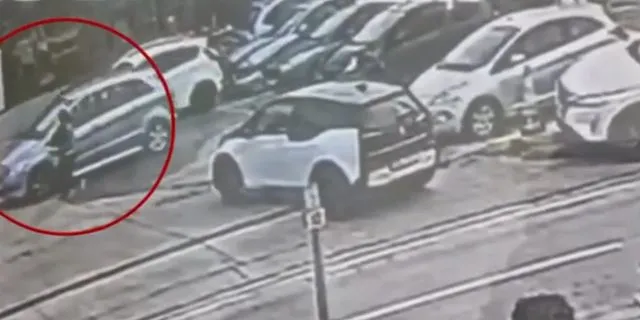 Βίντεο – ντοκουμέντο: Η στιγμή που ο άνδρας παρασύρει την υπάλληλο των ΕΛΤΑ Βριλησσίων