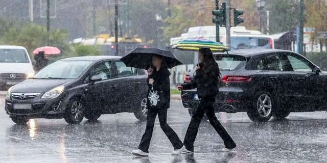 Καιρός: Διήμερη κακοκαιρία με βροχές και καταιγίδες – Πού θα “χτυπήσουν”