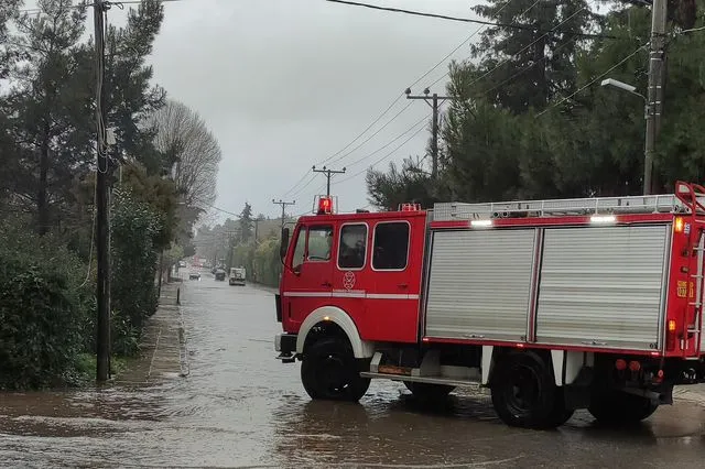 Καιρός: Έντονα φαινόμενα σε Δυτική Ελλάδα, Ήπειρο και Πελοπόννησο – 120 κλήσεις στην Πυροσβεστική