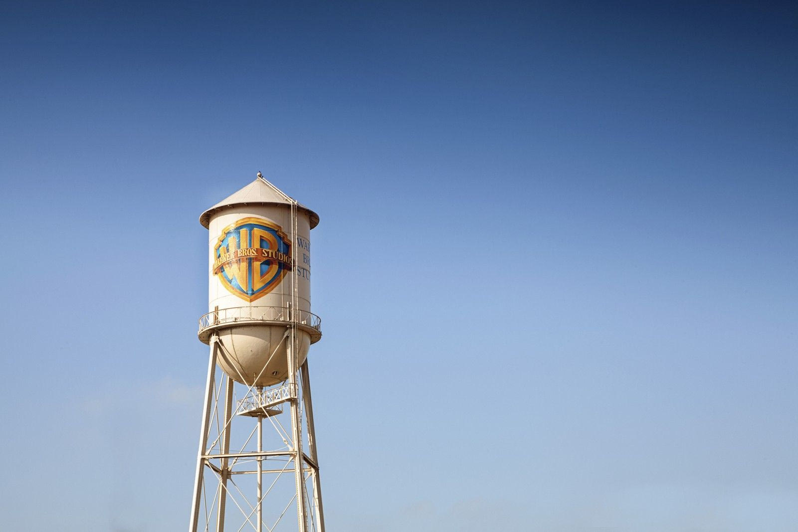 Η Warner Bros απέρριψε τη δεύτερη προσφορά της Paramount