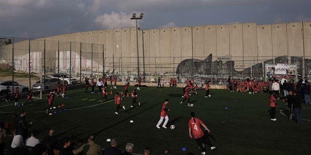 Το Ισραήλ απειλεί να κατεδαφίσει γήπεδο ποδοσφαίρου για παιδιά Παλαιστινίων