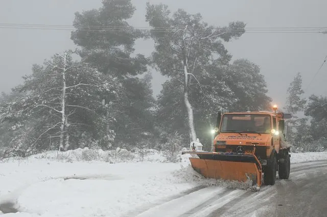 Σε ποιες περιοχές θα το στρώσει – Τι θα γίνει με τα χιόνια στην Αττική