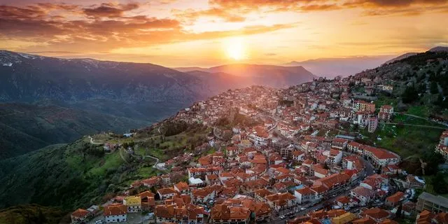 Πετρόχτιστα χωριά: 5 προτάσεις για χειμερινές αποδράσεις