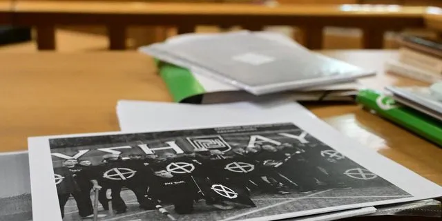 Η Χρυσή Αυγή με multiple choice