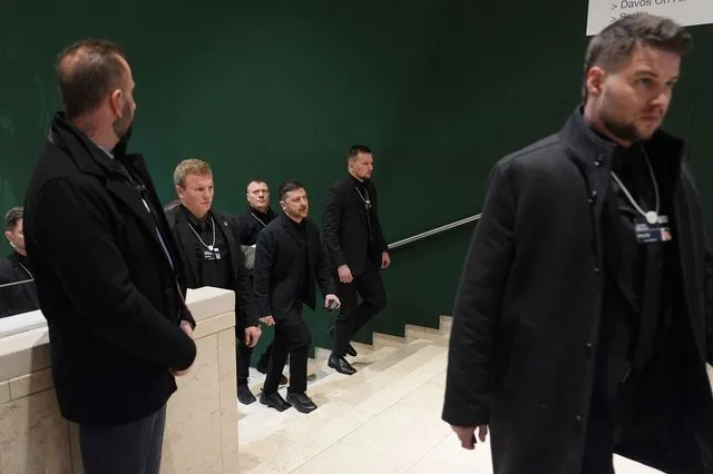 Σε εξέλιξη η συνάντηση Τραμπ-Ζελένσκι στο Νταβός