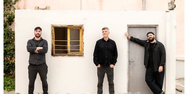 Φοίβος Δεληβοριάς και ένα “Threesome” στο Κύτταρο