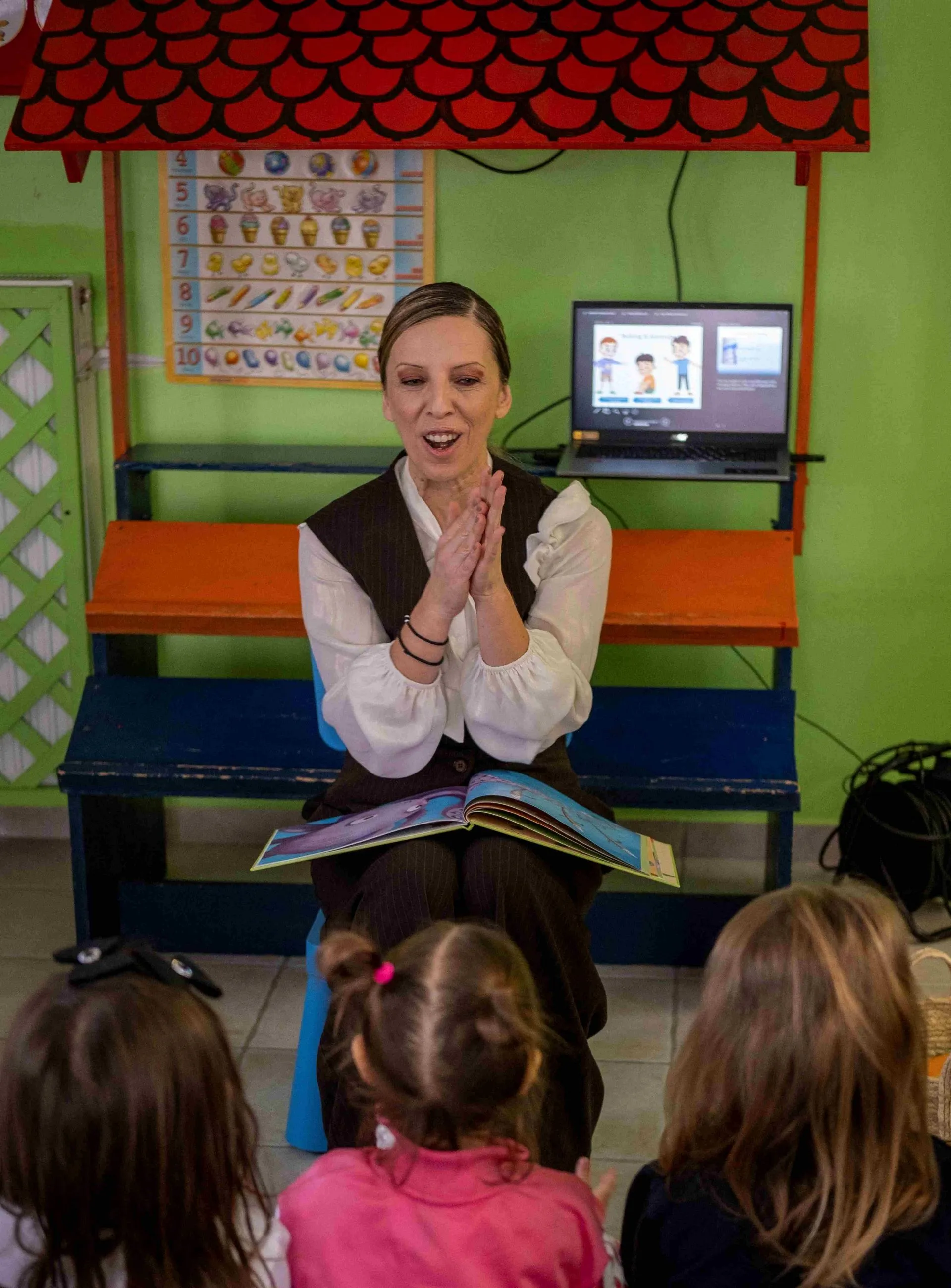 Βιωματικό πρόγραμμα ενδυνάμωσης παιδιών και γονέων για τη διατροφή, την πρόληψη διατροφικών διαταραχών και την αντιμετώπιση του bullying, από την οργάνωση AristoTales, στο πλαίσιο του 8ου κύκλου του Προγράμματος «Σημεία Στήριξης». Η δράση χρηματοδοτήθηκε από το Ίδρυμα Καπετάν Βασίλη & Κάρμεν Κωνσταντακόπουλου.